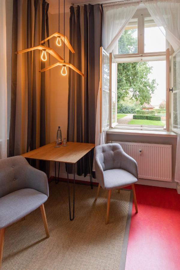 Kavaliershaus Krumke - Gaestehaus Im Schlosspark - Schluesselbox - Kein Tv Hotel Buitenkant foto