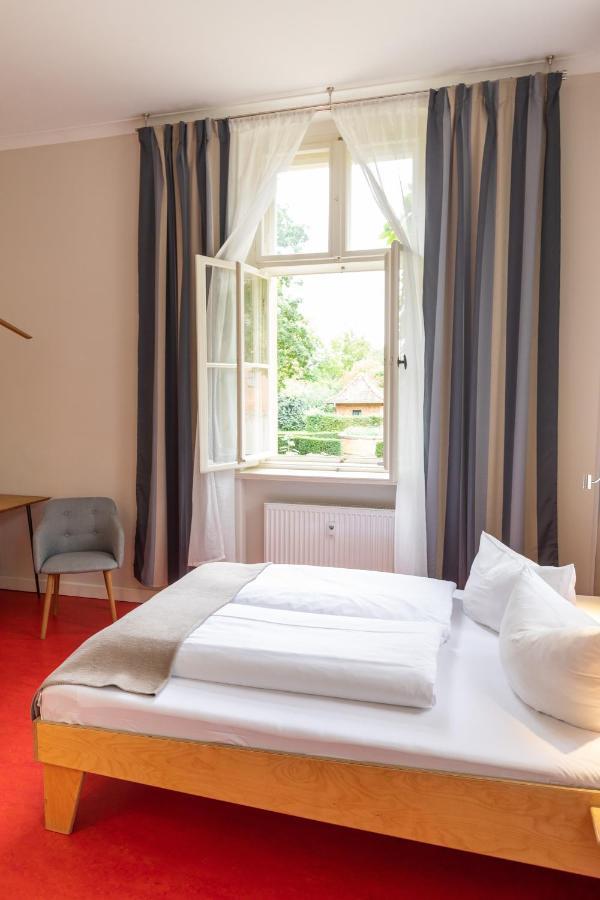 Kavaliershaus Krumke - Gaestehaus Im Schlosspark - Schluesselbox - Kein Tv Hotel Buitenkant foto