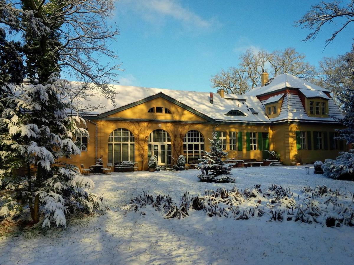 Kavaliershaus Krumke - Gaestehaus Im Schlosspark - Schluesselbox - Kein Tv Hotel Buitenkant foto