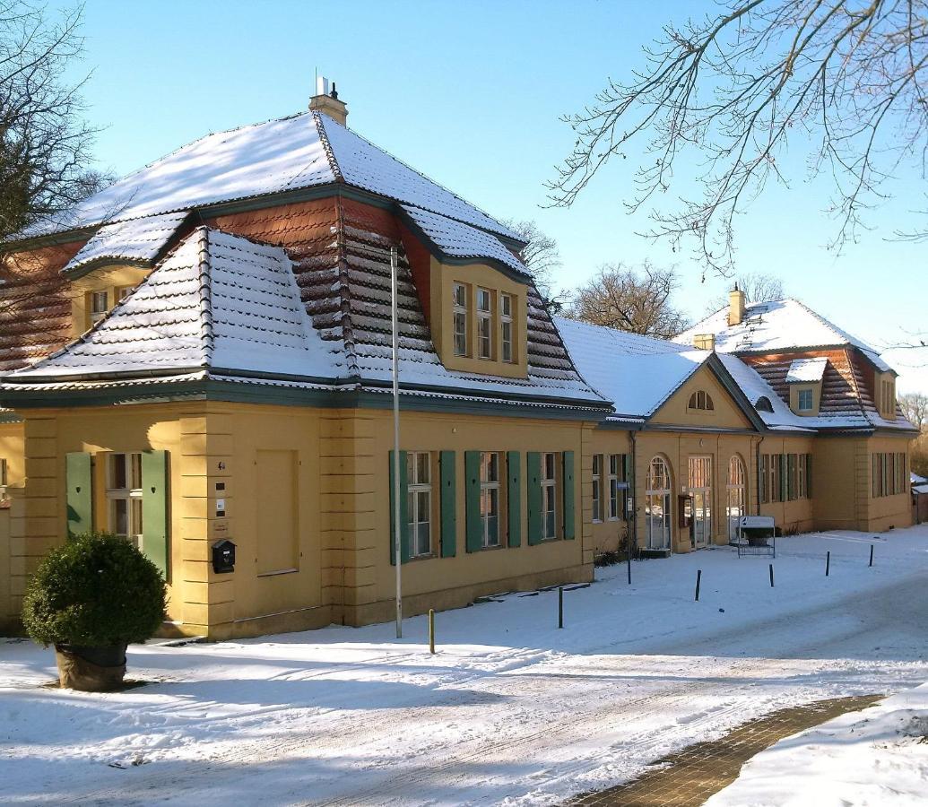 Kavaliershaus Krumke - Gaestehaus Im Schlosspark - Schluesselbox - Kein Tv Hotel Buitenkant foto